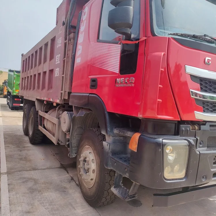 国五红岩杰狮自卸车 二手后八轮翻斗车